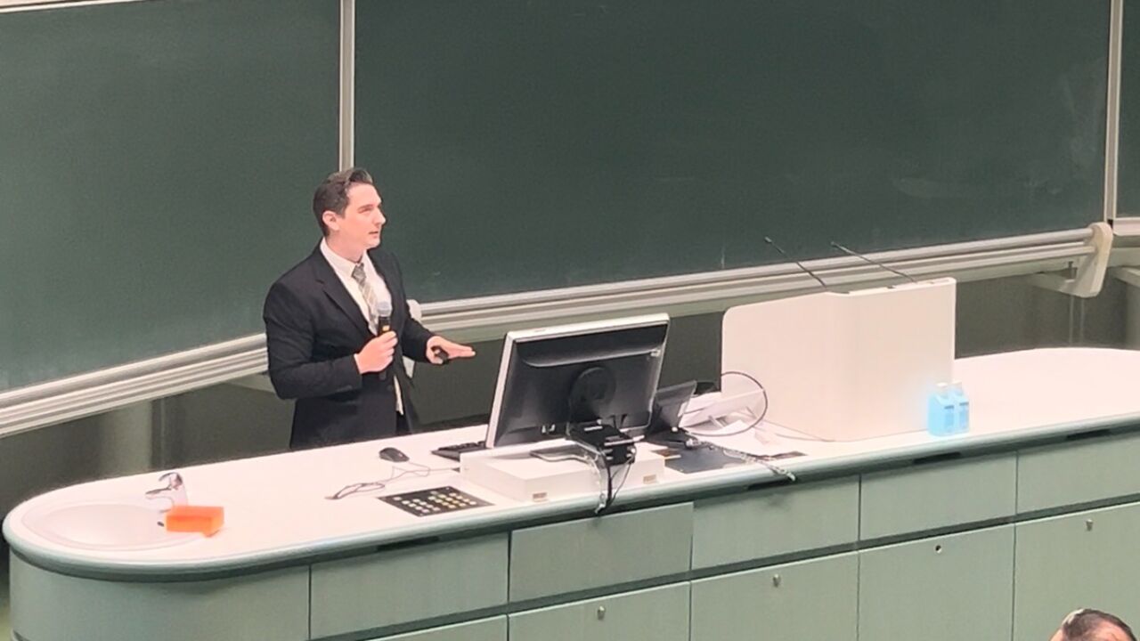 PD Dr. Diehm hält Vortrag zum Management von Komplikationen in der implantatbasierten Brustrekonstruktion beim Kolloquium der Universität Heidelberg